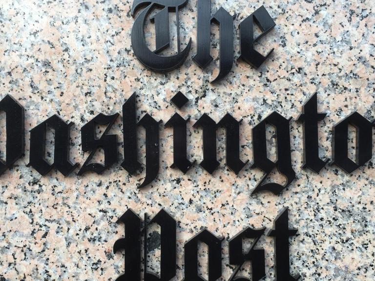 Das Logo der Washington Post vor dem Redaktionsgebäude.