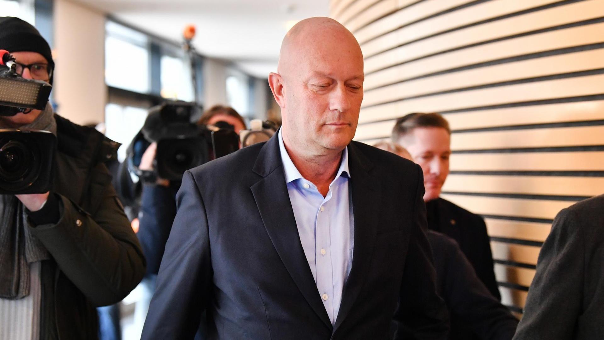 Thomas Kemmerich kommt in den Thüringer Landtag zum Gespräch mit der Landtagspräsidentin.