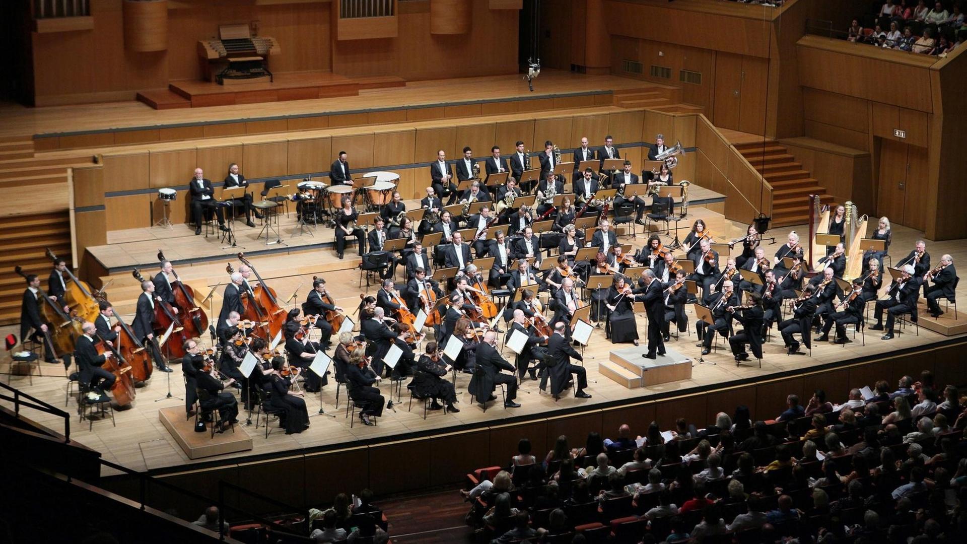 Das Israel Philharmonic Orchestra spielt unter seinem Chefdirigenten Zubin Mehta ein Konzert in Athen 
