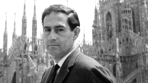 Der italienische Komponist Gian Carlo Menotti in Mailand (undatiert). 1958 gründete er das "Festival dei Due Mondi" (Festival zweier Welten) in Spoleto. Gian Carlo Menotti wurde am 7. Juli 1911 in Cadegliano (bei Varese) geboren. |