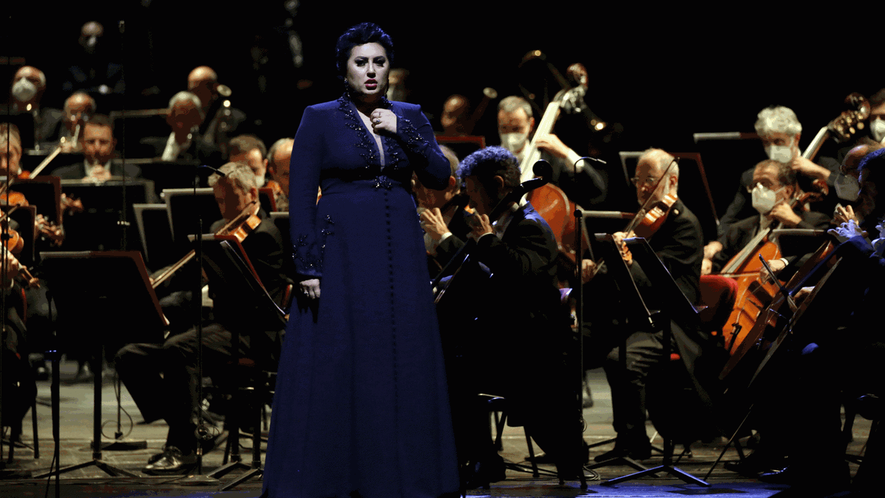 Die Mezzosopranistin Anita Rachvelishvili als Amneris in Verdis "Aida" und das Orchester der Mailänder Scala unter Leitung von Riccardo Chailly am 15.10.2020 in Mailand