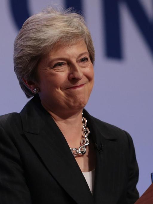 Die britische Premierministerin Theresa May spricht am 3.10.2018 auf dem Parteitag der Tories.