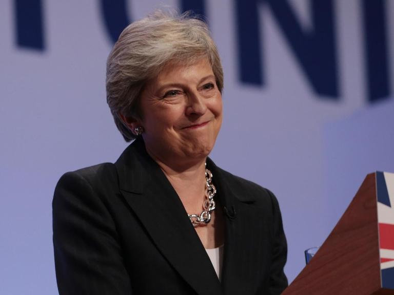 Die britische Premierministerin Theresa May spricht am 3.10.2018 auf dem Parteitag der Tories.