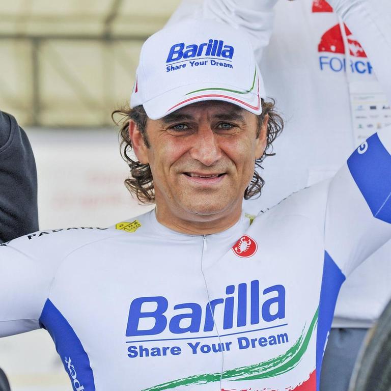 Paralympics-Sieger Alex Zanardi jubelt