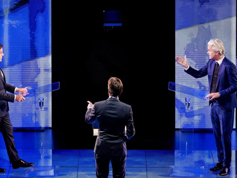 Fernseh-Duell zwischen den niederländischen Ministerpräsidenten Mark Rutte und dem rechtspopulistischen Oppositionspolitiker Geert Wilders.