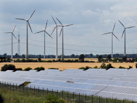 Windkraft- und Solaranlagen bei Bitterfeld-Wolfen