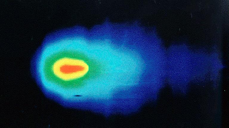Komet IRAS-Araki-Alcock, Infrarotaufnahme (Falschfarbendarstellung) des IRAS-Satelliten