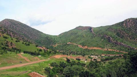 Ein grünes Tal an der irakisch-türkischen Grenze in der Nähe der nordirakischen Stadt Dohuk in der autonomen Kurdenregion