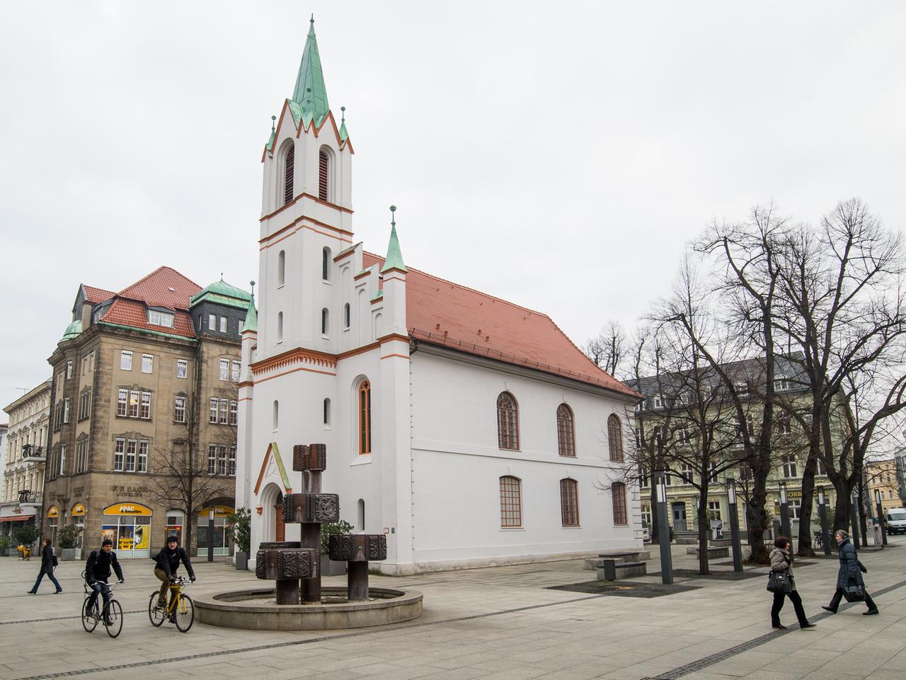 Blick auf die ehemalige evangelische Schlosskirche in Cottbus, die jetzt eine Synagoge ist. Blick auf die ehemalige evangelische Schlosskirche in Cottbus, die jetzt eine Synagoge ist.