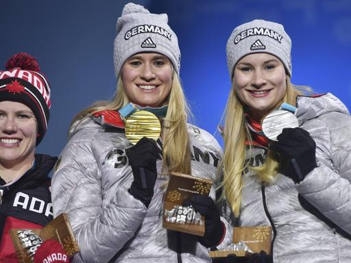 Im Einzelwettbewerb der Frauen holten die deutschen Rodlerinnen Natalie Geisenberger und Dajana Eitberger Gold und Silber vor Alex Gough aus Kanada.