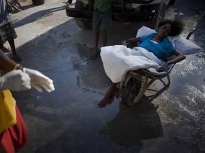 Eine an Cholera erkrankte Frau in Port-au-Prince