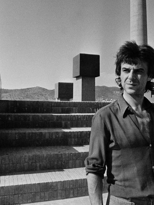 July 1975, Barcelona, Spain --- Architect Ricardo Boffil Surveys Projects in Barcelona --- Image by © Jacques Pavlovsky/Sygma/Corbis