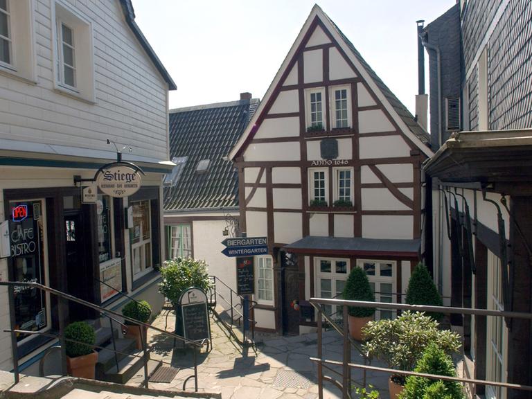 Fachwerkhäuser in der malerischen Altstadt von Kettwig, das 1975 nach Essen eingemeindet wurde − gegen den Widerstand vieler Bürger.