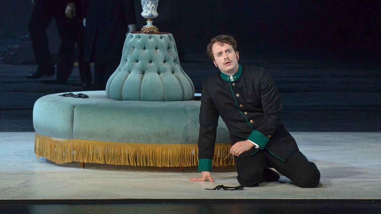 Der Tenor Daniel Behle als Matteo in der Oper "Arabella" von Richard Strauss.