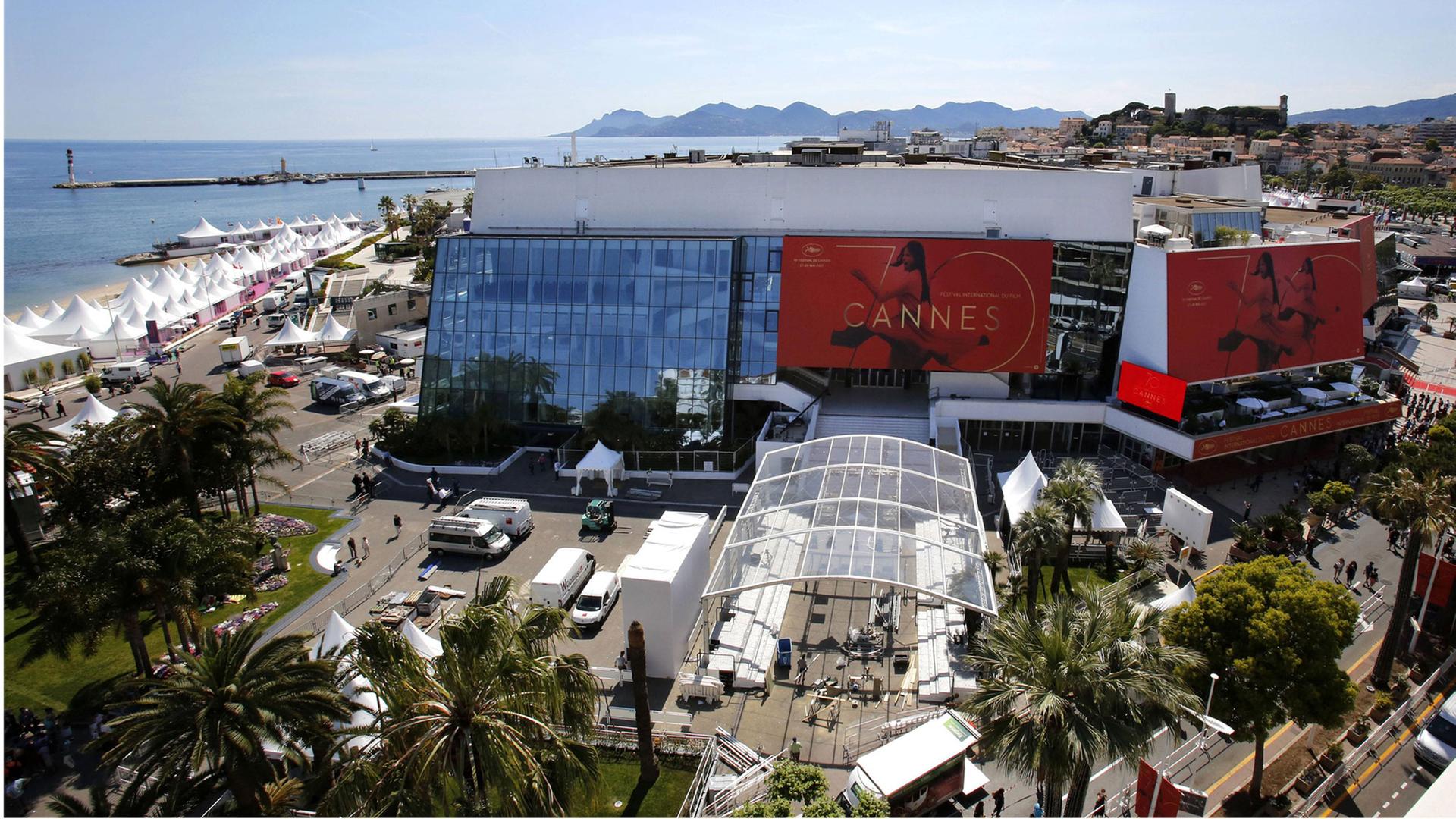 Blick auf das Palais des Festivals der Filmfestspiele in Cannes