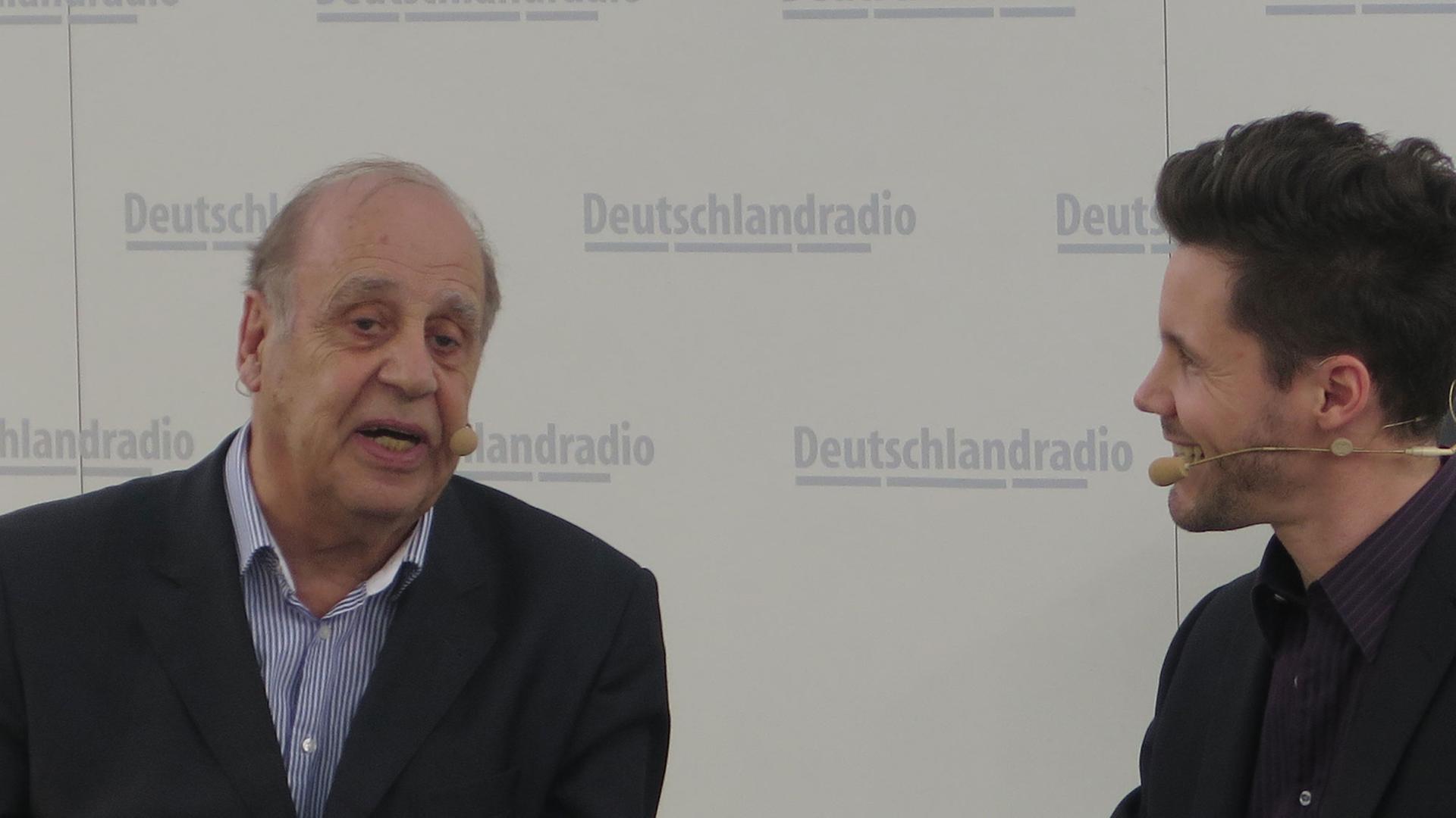Jean Ziegler (links) mit Christian Rabhansl (Deutschlandradio)