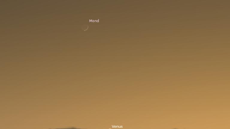 Venus und die hauchdünne Mondsichel Dienstag kurz nach Sonnenuntergang im Südwesten
