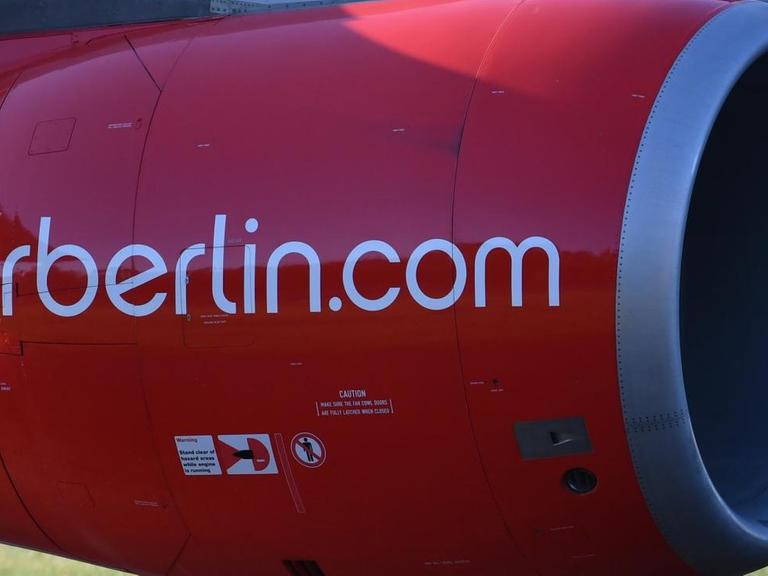 Air-Berlin-Logo auf rotem Hintergrund.