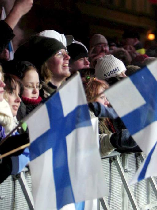 Finnen erwarten ihre Eishockey-Mannschaft in Helsinki nach den Olympischen Spielen in Turin 2006