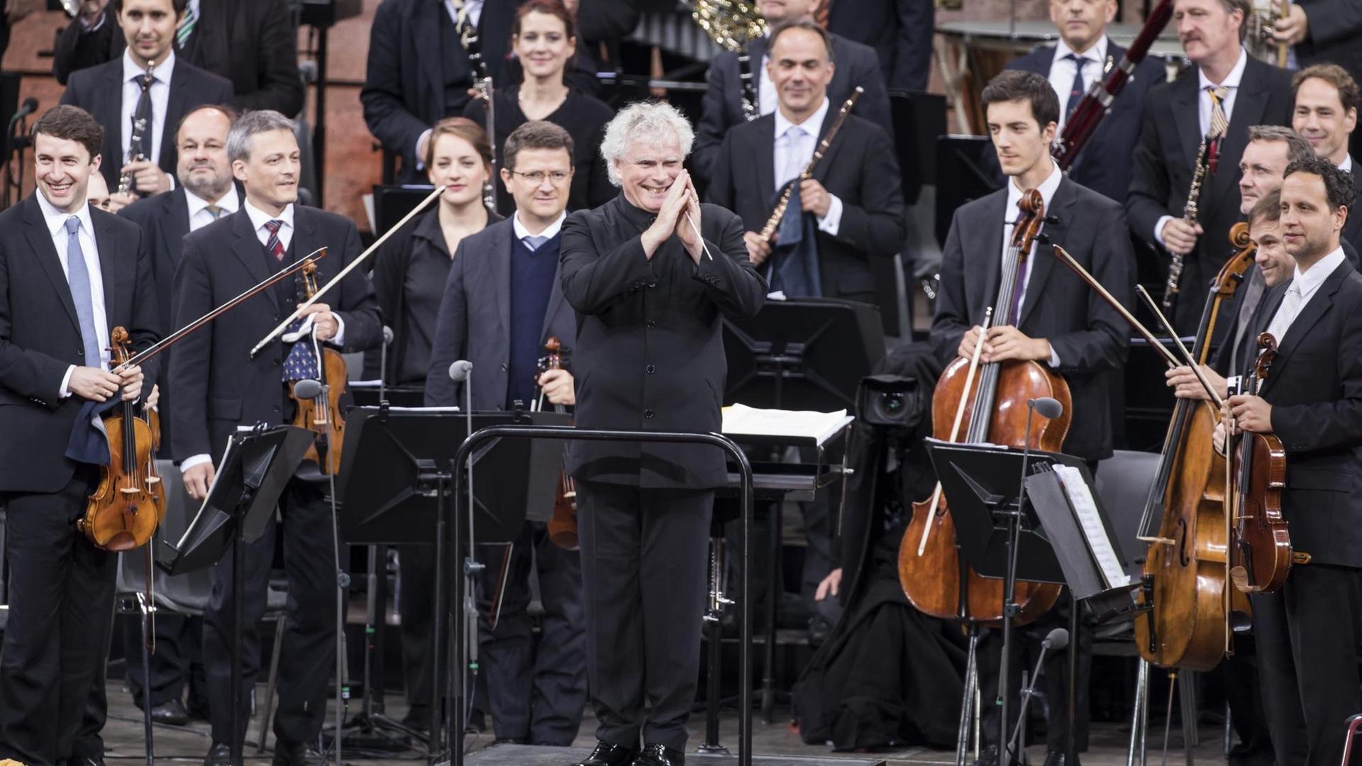 Dirigent Sir Simon Rattle und die Berliner Philharmoniker