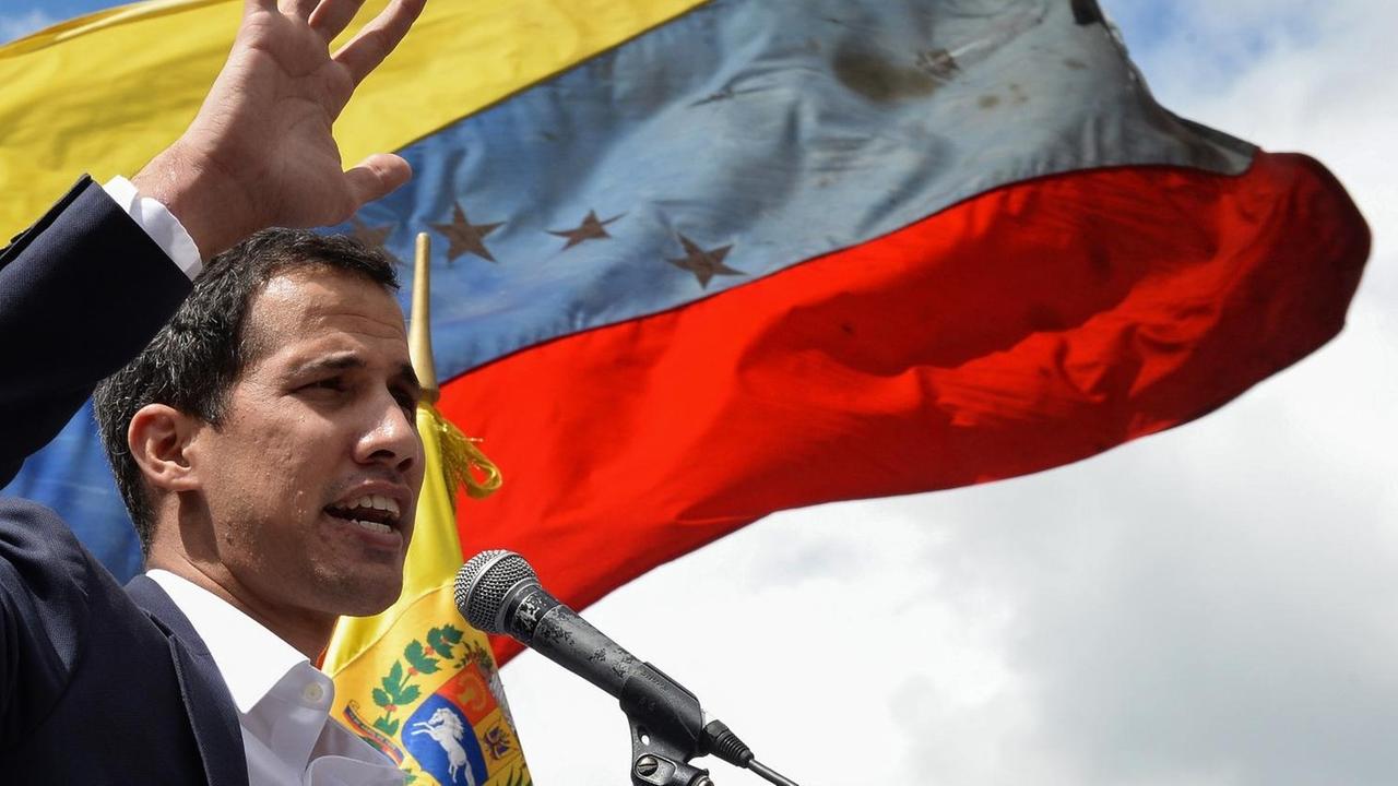 Der venezolanische Oppositionsführer Juan Guaidó bei einer Rede in Caracas am 23.1.2019
