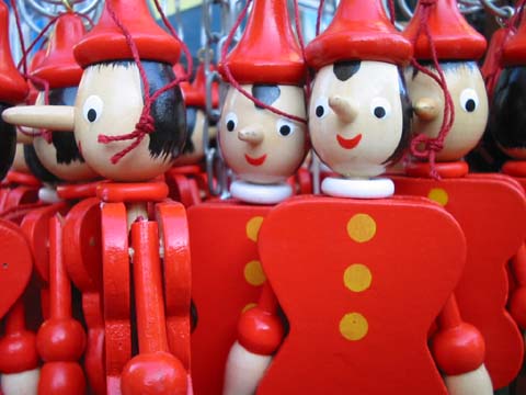 Pinocchio, hölzerner Sohn des Meister Gepetto Pinocchio, hölzerner Sohn des Meister Gepetto