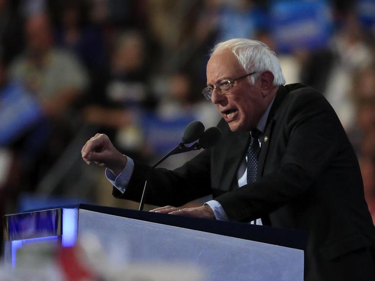 Bernie Sanders, der unterlegene Präsidentschaftsbewerber der Demokraten, spricht auf dem Nominierungsparteitag in Philadelphia.