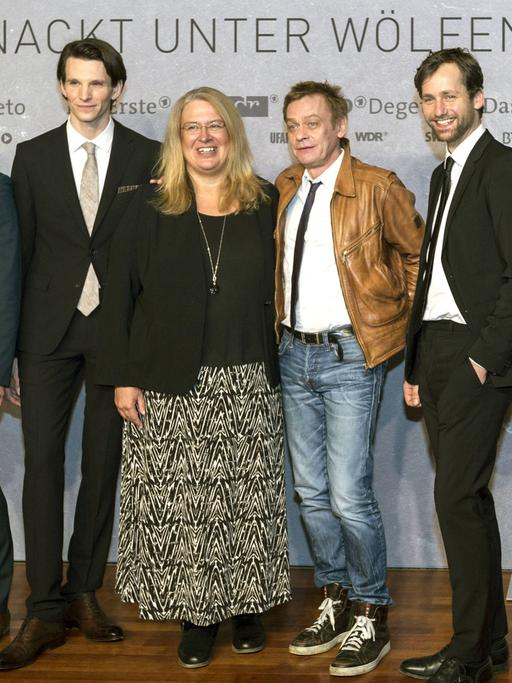 Peter Schneider, Sabin Tambrea, Jana Brandt, Sylvester Groth und Florian Stetter (v. links) bei der Premiere des ARD Fernsehfilms "Nackt unter Wölfen"