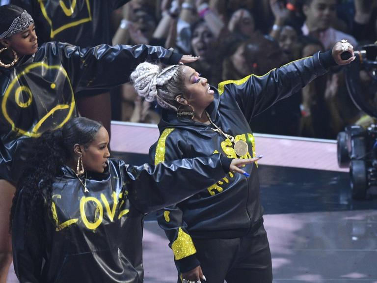 Missy Elliott performt auf der Bühne bei den MTV Music Awards