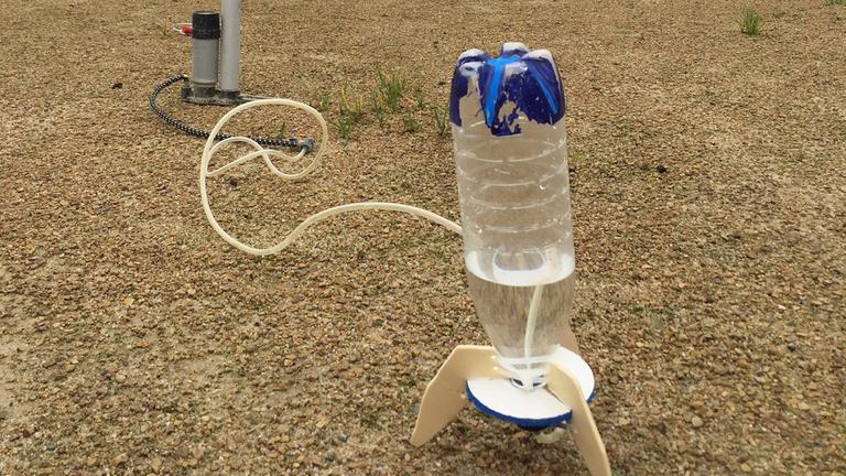 Wasserrakete zum Selbstbasteln aus dem phanTECHNIKUM in Wismar Wasserrakete zum Selbstbasteln aus dem phanTECHNIKUM in Wismar