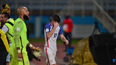 US-Spieler Christian Pulisic verlässt nach dem WM-Qualifikationsspiel gegen Trinidad and Tobago enttäuscht den Platz.