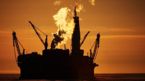 Die Ölplattform Prirazlomnaya gehört dem russischen Energiekonzern Gazprom.