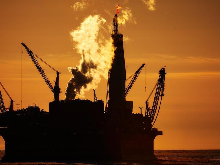 Die Ölplattform Prirazlomnaya gehört dem russischen Energiekonzern Gazprom.