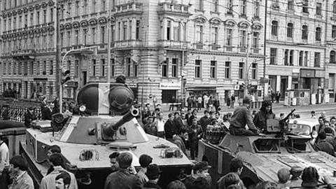 Sowjetische Panzer bereiten dem Prager Frühling im August 1968 ein jähes Ende