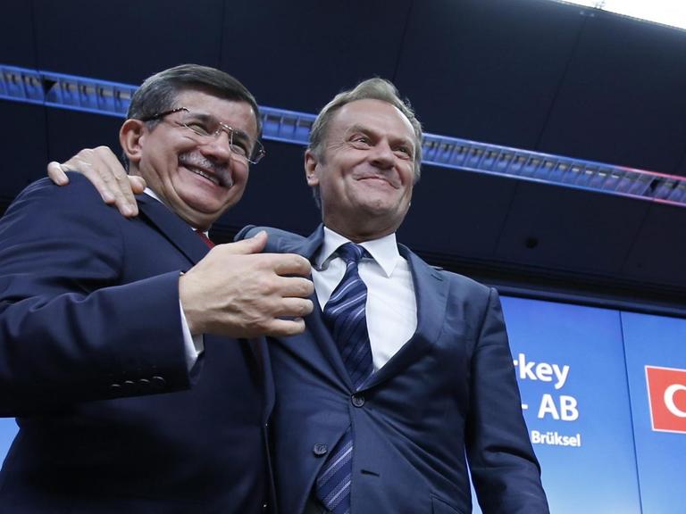 Strahlende Gesichter in Brüssel: der türkische Ministerpräsident Ahmet Davutoglu und EU-Ratspräsident Donald Tusk.