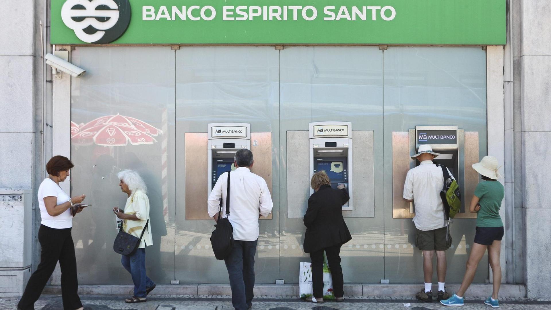 Eine Filiale der Banco Espirito Santo in Lissabon. 