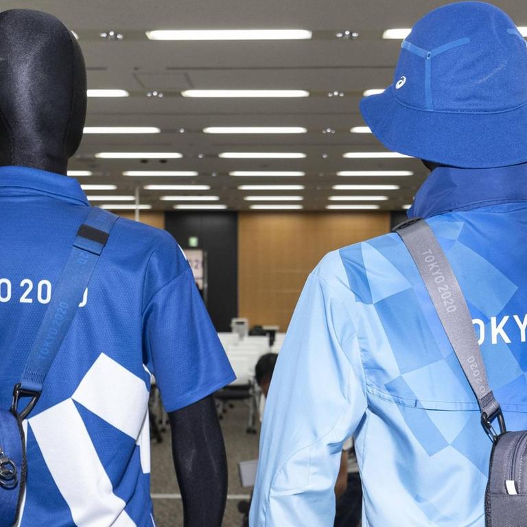 Die Uniformen der Freiwilligen für die Olympischen und Paralympischen Spiele in Tokio.