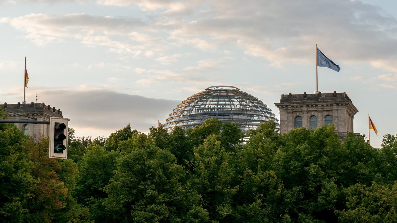 Südansicht des Reichstagsgebäudes in Berlin. Foto vom 11. August 2014.