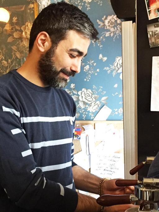 Mohanad im Café Hilgenfeld in Erfurt