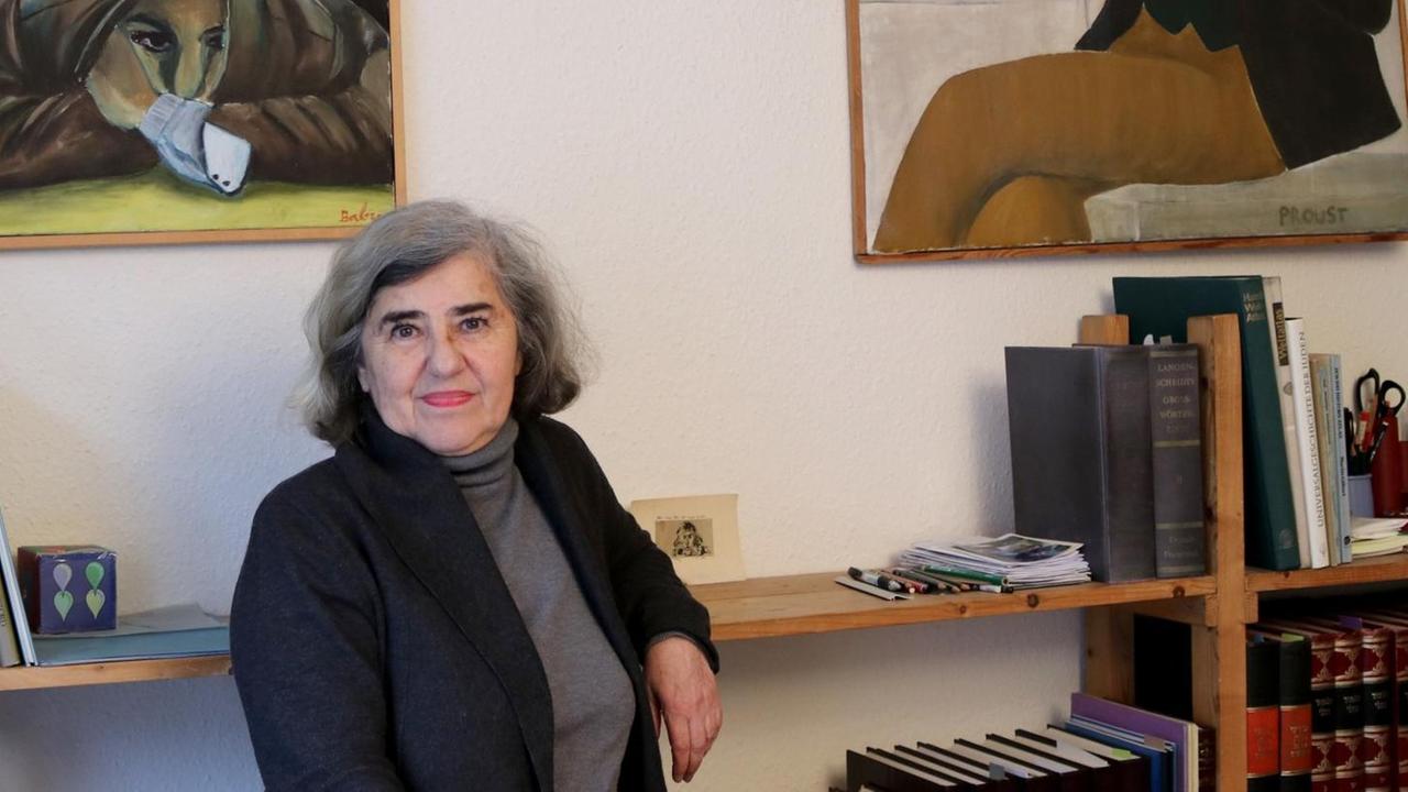 Die Schriftstellerin Barbara Honigmann in ihrer Straßburger Wohnung