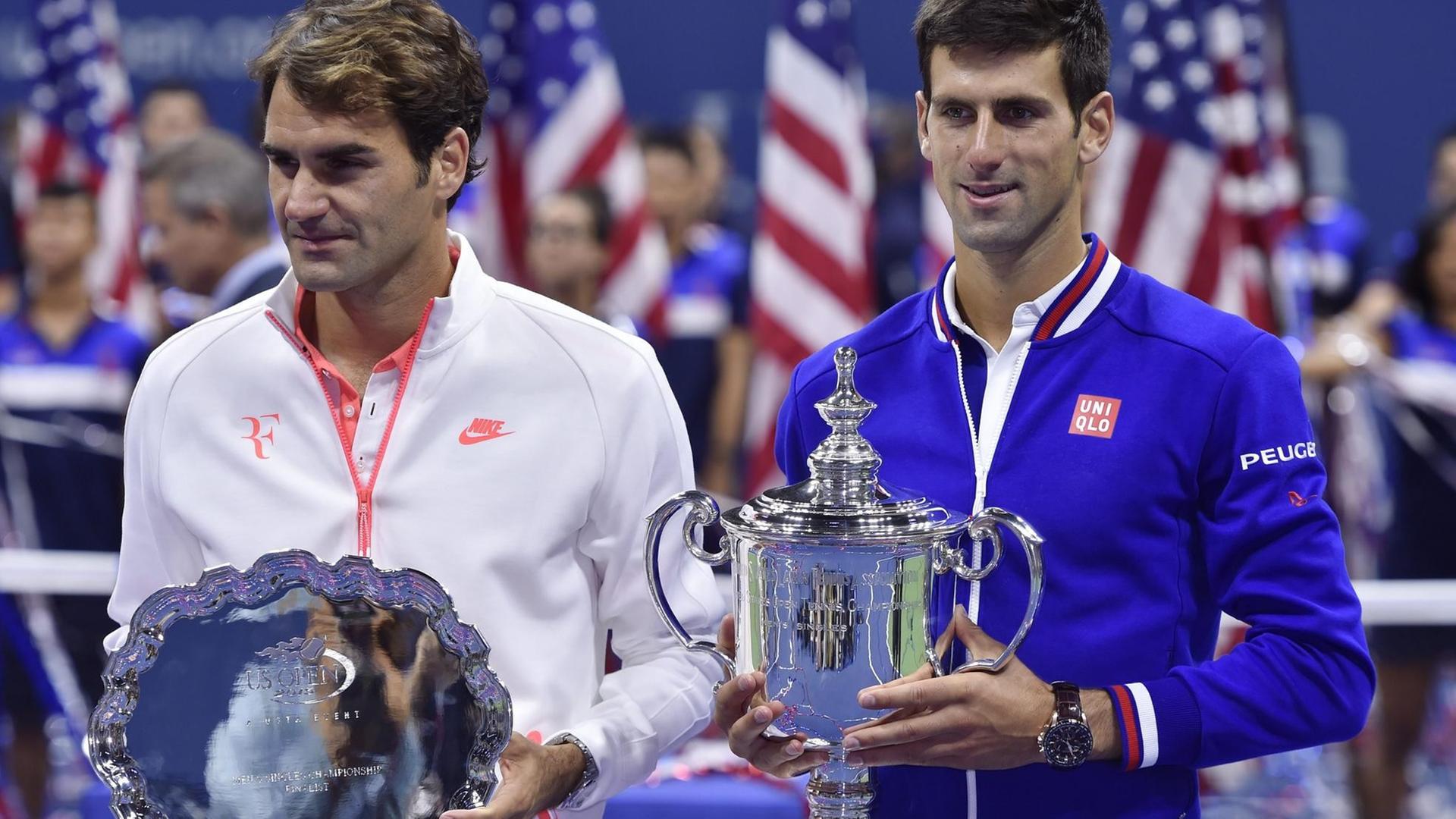 Roger Federer und Novak Djokovic nach dem Finale US Open 2015
