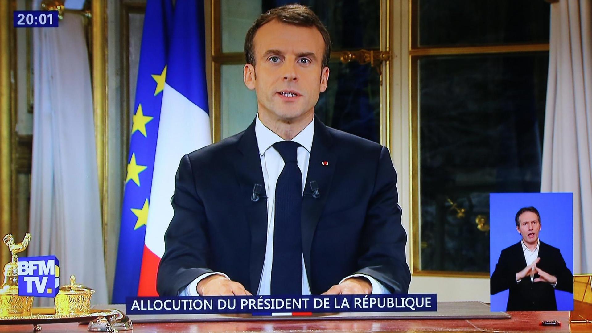 Der französische Präsident hält eine Fernseh-Ansprache an das Volk.
