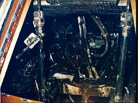 Blick in die ausgebrannte Apollo-1-Kapsel Blick in die ausgebrannte Apollo-1-Kapsel