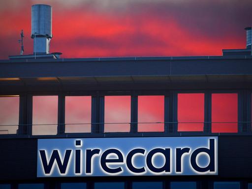 Es "brennt" bei Wirecard - der Finanzdienstleister stellt Insolvenzantrag (Fotomontage)