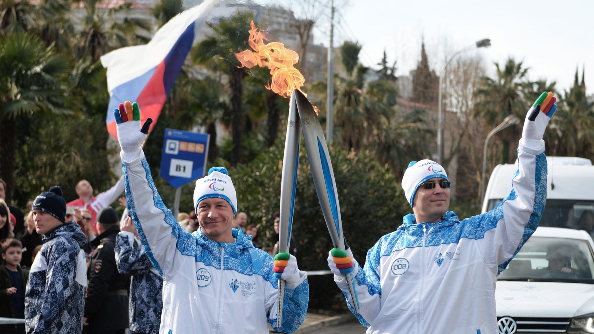 Fröhliche Paralympics in Sotschi, während Gastgeber Russland die Krim annektiert.