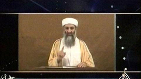 Osama bin Laden in dem vom arabischen Fernsehsender El Dschasira am 29.10.2004 ausgestrahlten Video