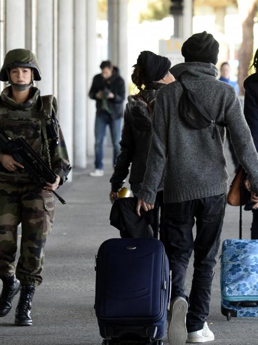 Soldaten am Flughafen Mérignac im Südwesten Frankreichs.