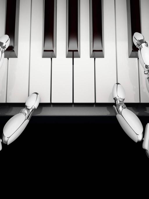 Roboterhände auf einer Klaviertastatur.