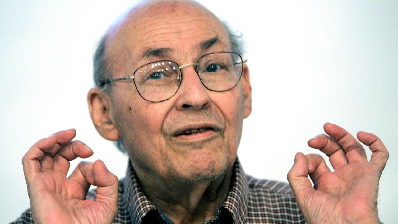 Der US-Wissenschaftler Marvin Minsky 2006 auf dem Symposium "50 Jahre Künstliche Intelligenz" im Congress Centrum Bremen