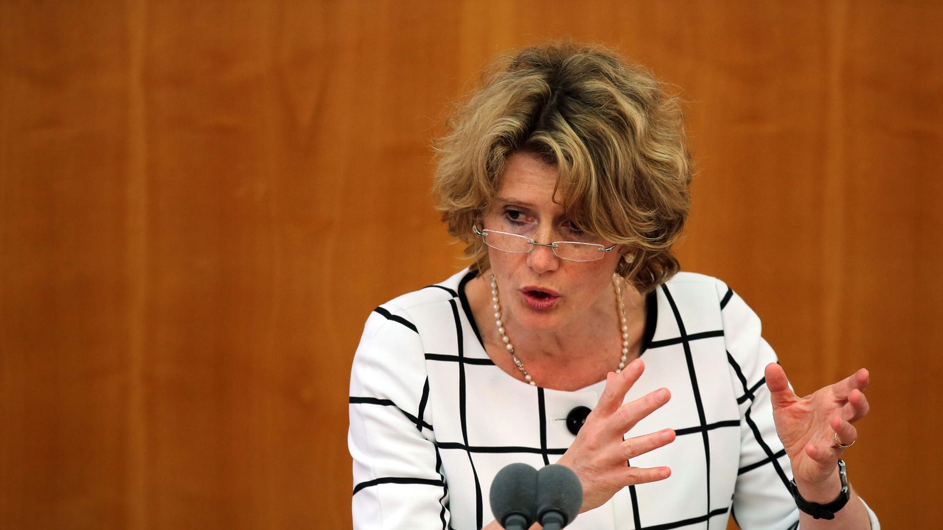 Die Wirtschaftsministerin von Rheinland-Pfalz, Eveline Lemke (Bündnis 90/Die Grünen). Die Wirtschaftsministerin von Rheinland-Pfalz, Eveline Lemke (Bündnis 90/Die Grünen).